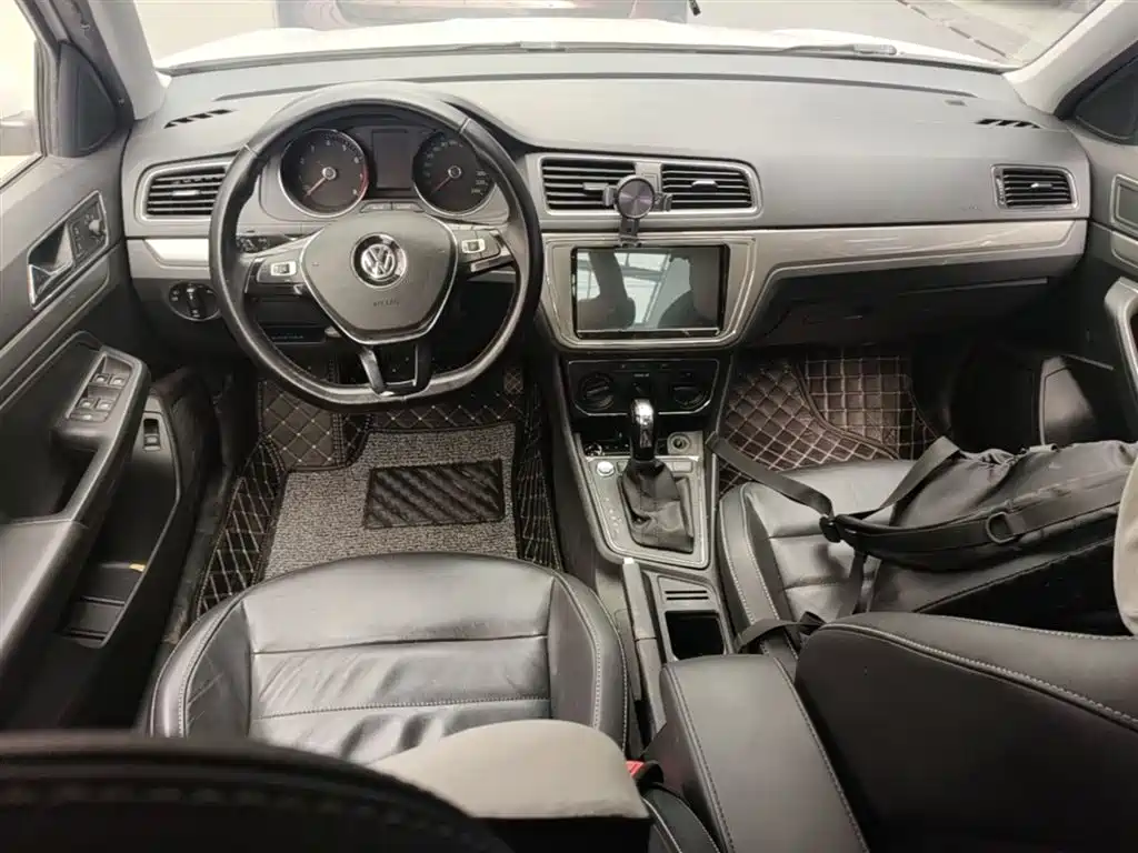 Volkswagen Lavida 2017 1.6L Automatic Comfort Edition фото 10