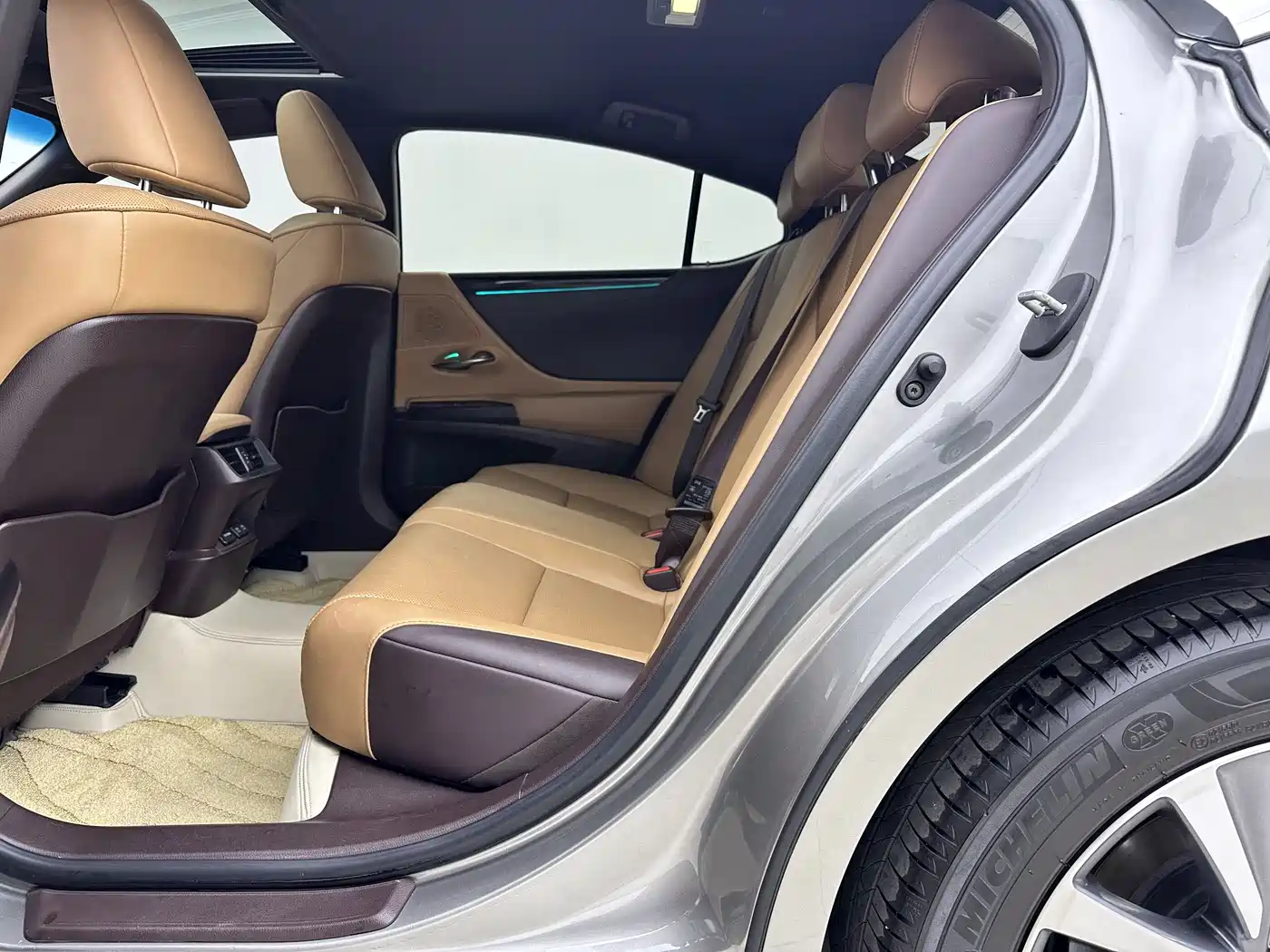 Lexus ES 2020 200 Excellence фото 12