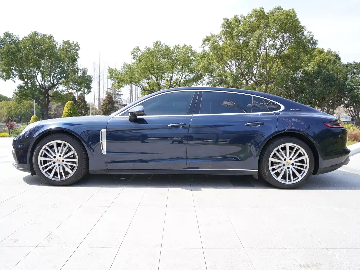 Porsche Panamera 2017 Panamera Executive Long Wheelbase 3.0T фото 3