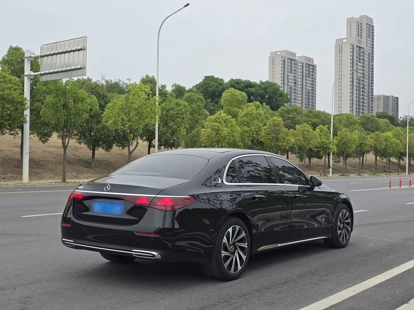 Mercedes-Benz E-Class 2025 E 300 L Luxury фото 18