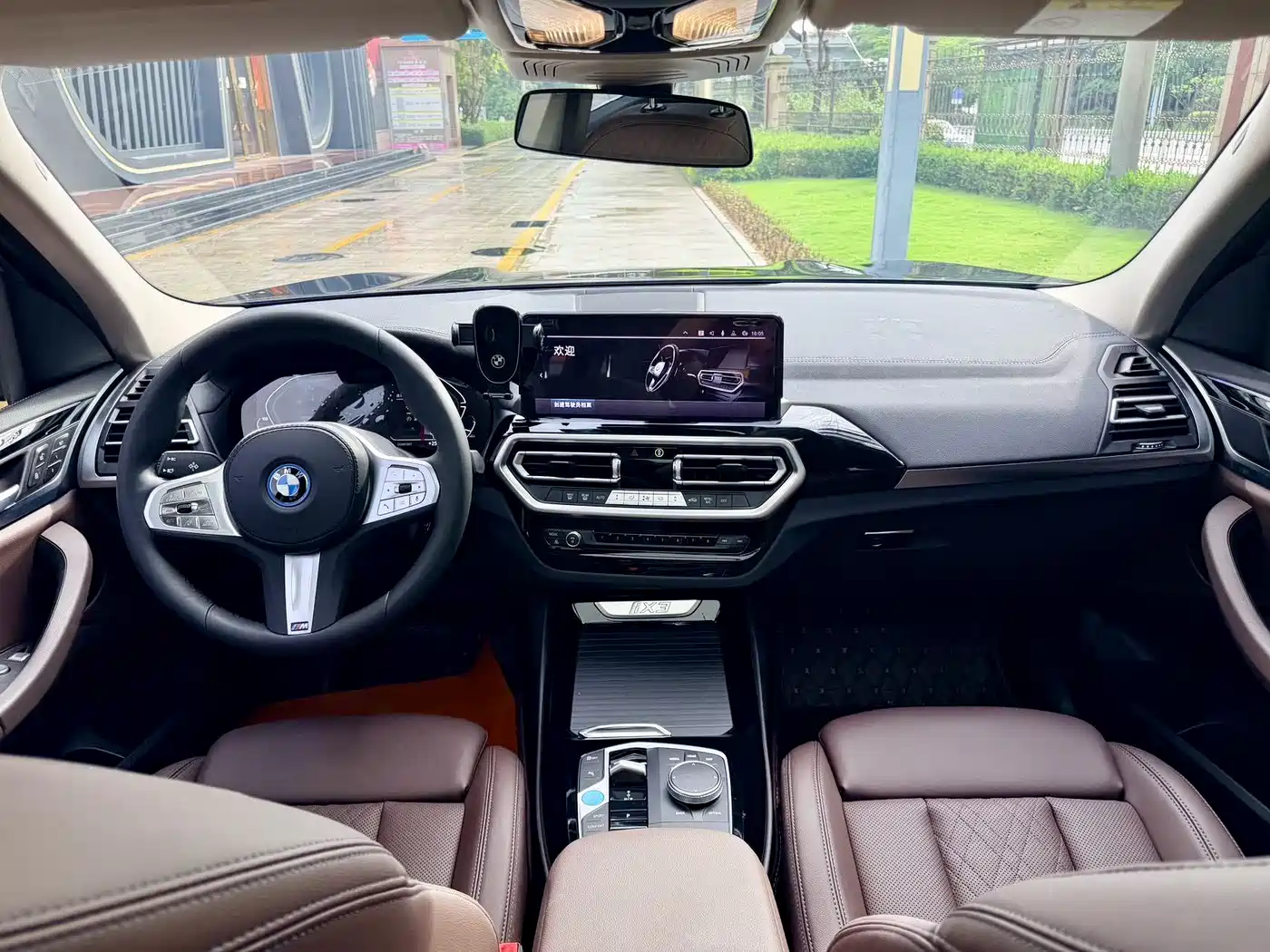BMW iX3 2024 Leading Edition фото 9