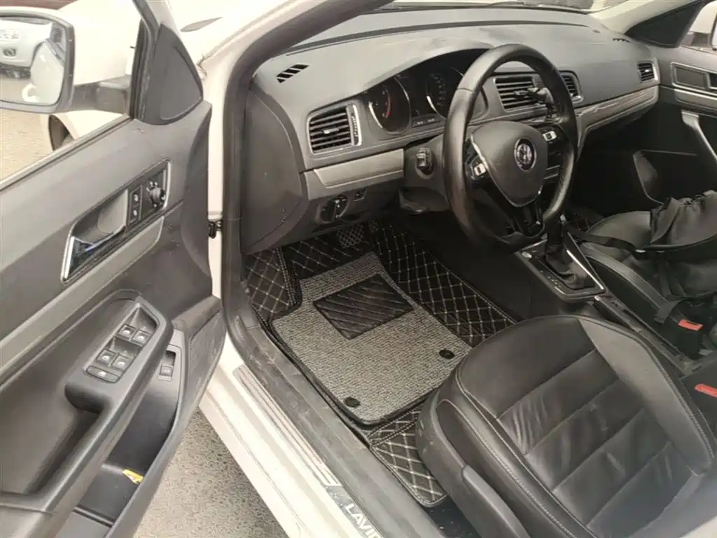 Volkswagen Lavida 2017 1.6L Automatic Comfort Edition фото 16
