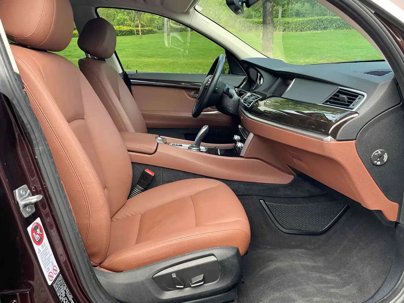 BMW 5 Series GT 2015 528i Leading фото 11