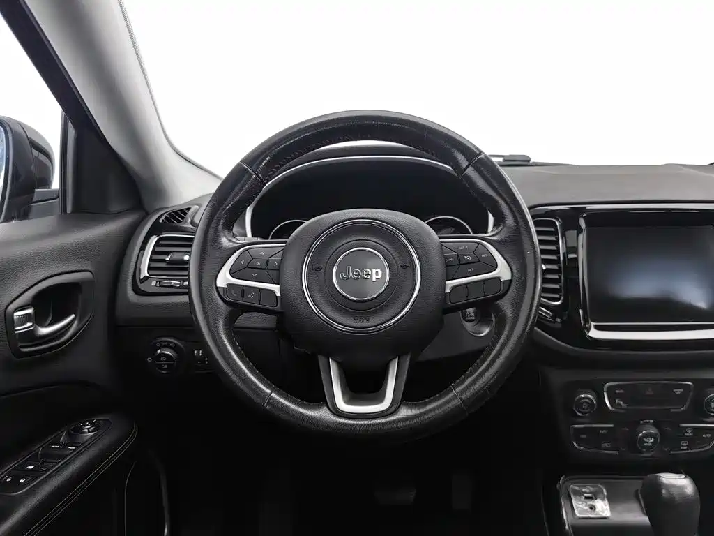 Фото 11 - Jeep Compass