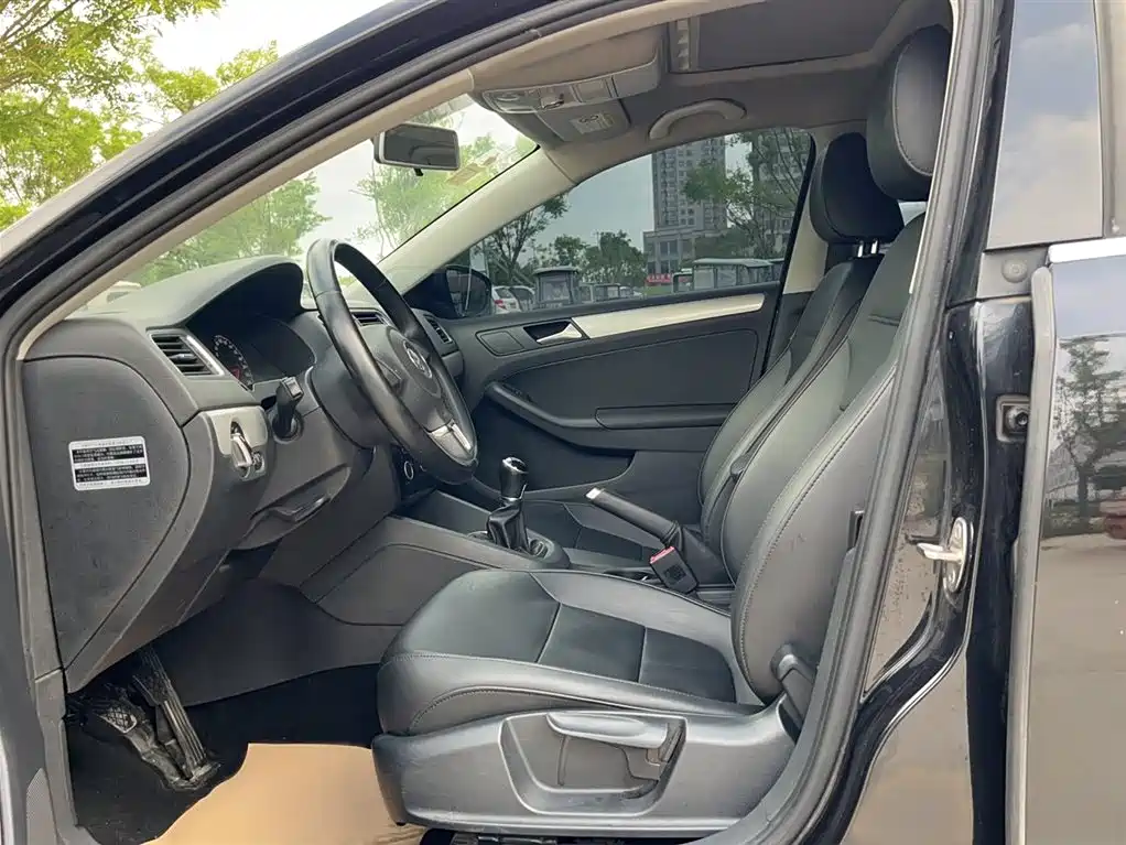Volkswagen Sagitar 2014 1.6L Manual Comfort фото 14