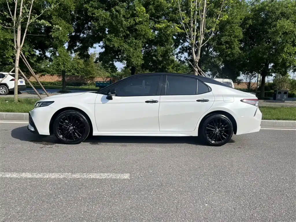 Toyota Camry 2023 2.0S Knight Edition фото 16