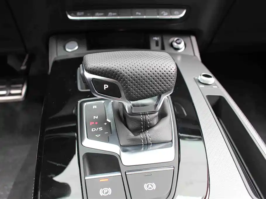 Audi Q5L 2024 Model 40 TFSI Luxury Dynamic фото 9