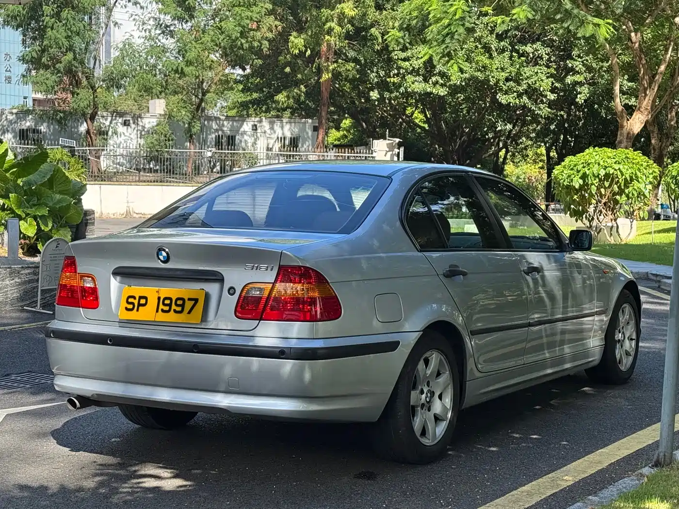BMW 3 Series 2005 2004 318i
