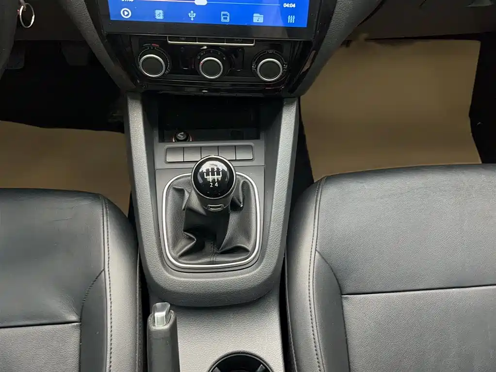 Volkswagen Sagitar 2014 1.6L Manual Comfort фото 2