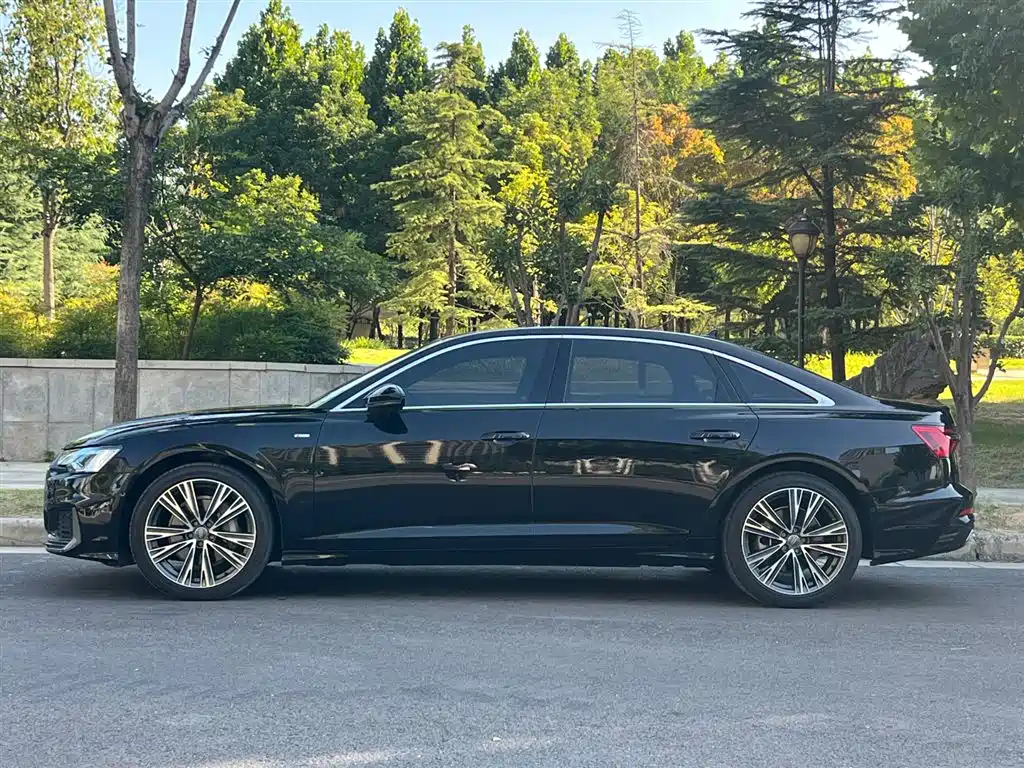Фото 3 - Audi A6L