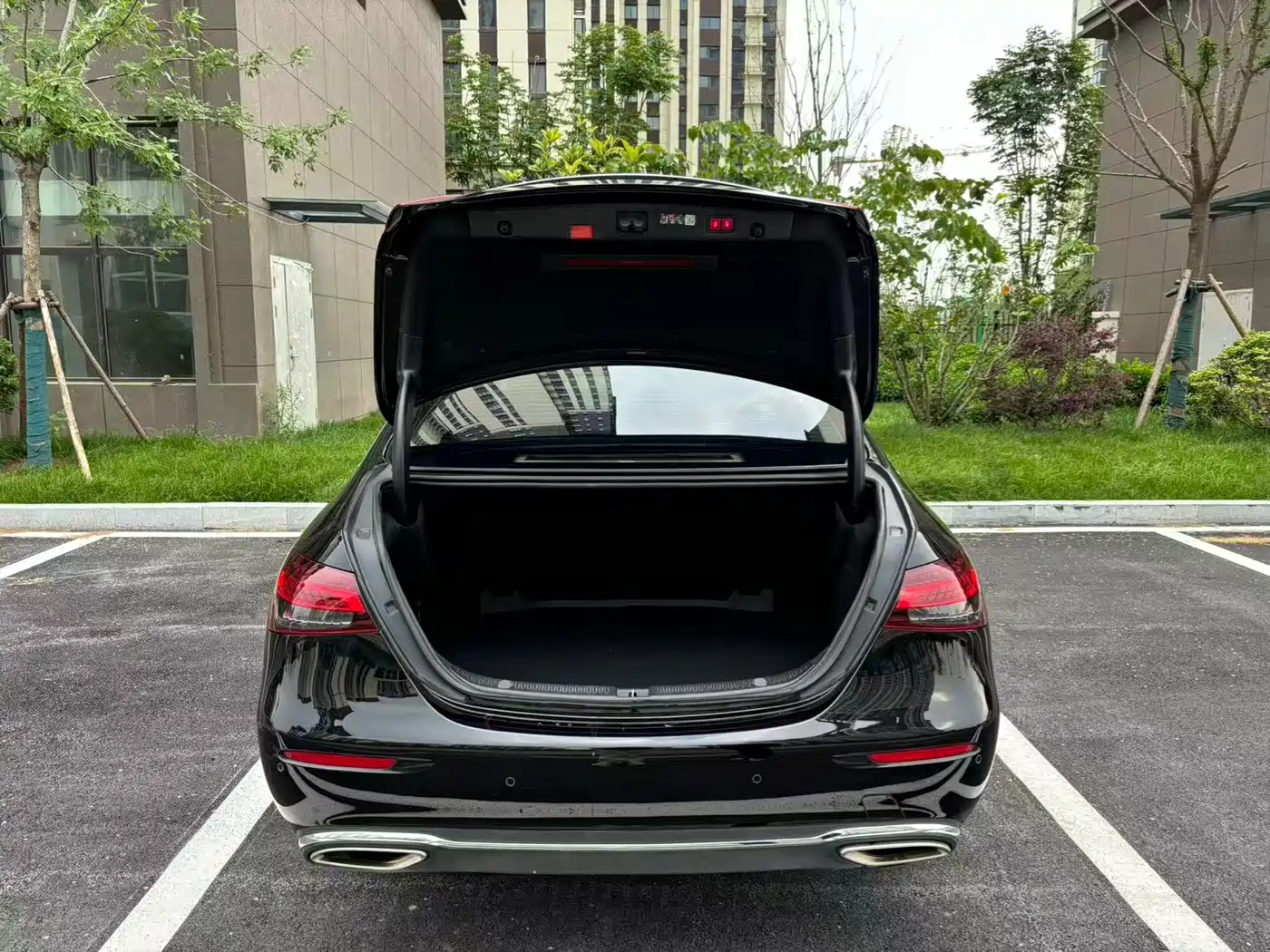 Mercedes-Benz E-Class 2023 E 300 L Luxury фото 10