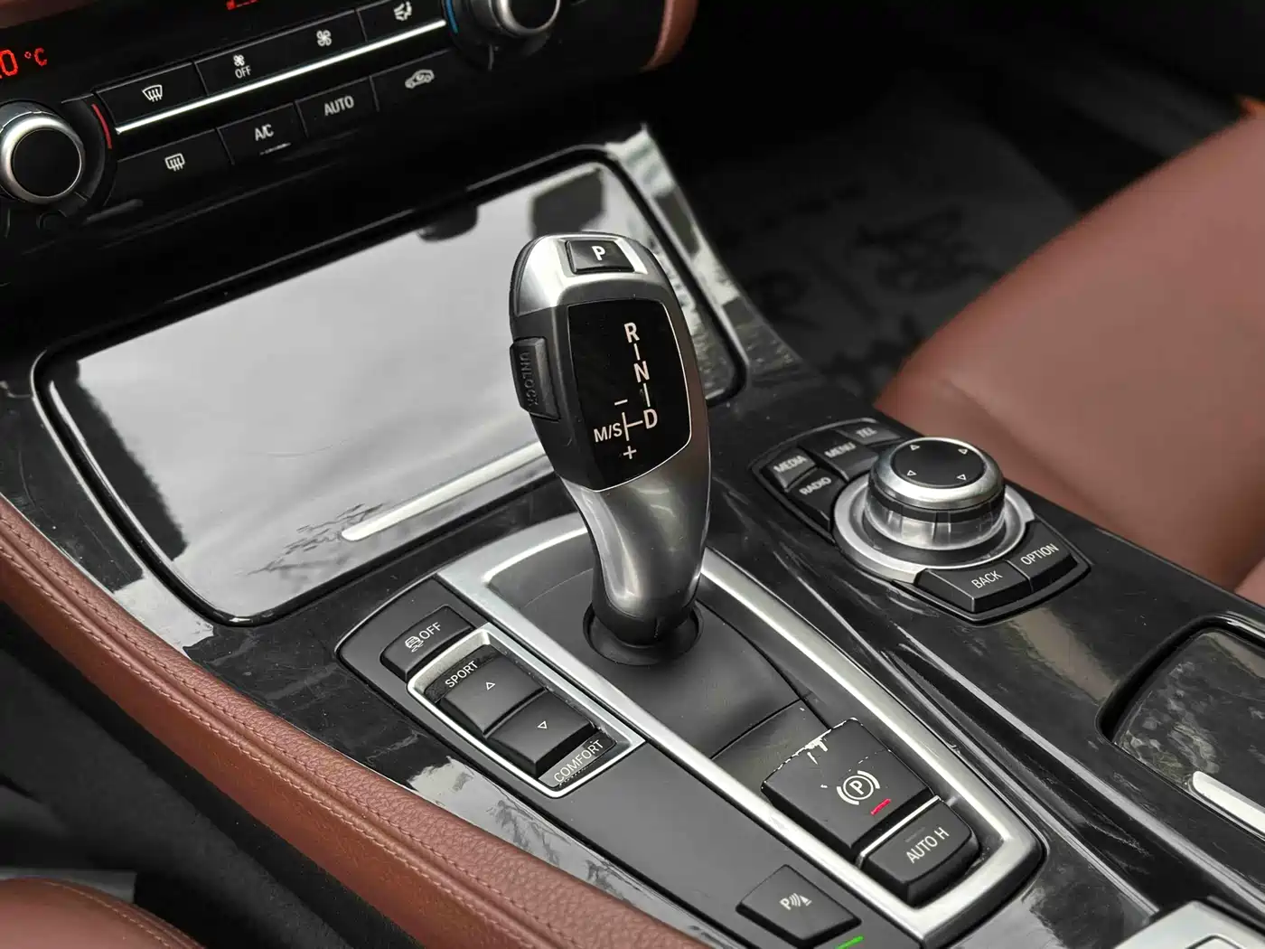 BMW 5 Series 2013 520Li Elegance фото 21