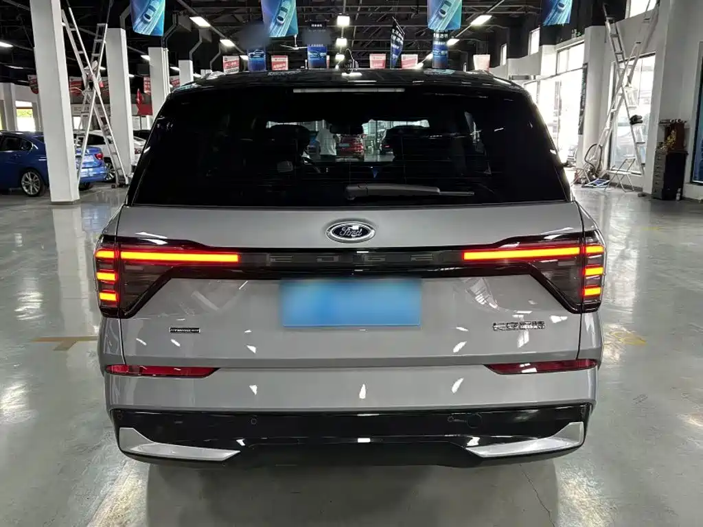 Фото 13 - Ford Edge