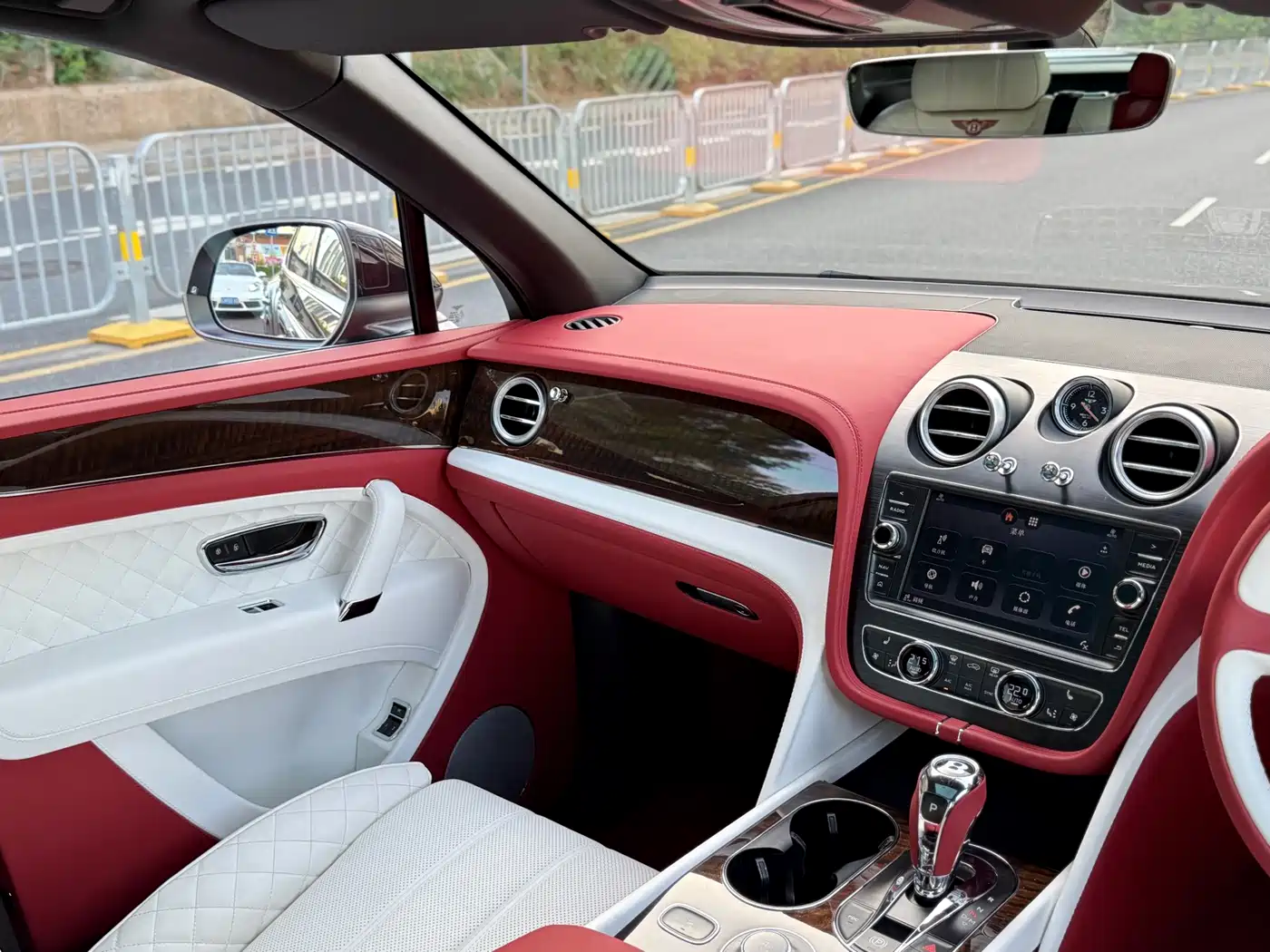Photo 16 - Bentley Bentayga
