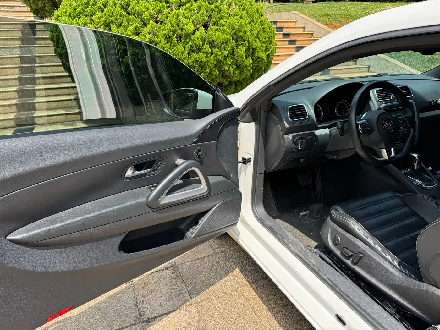 Volkswagen Scirocco 2011 2.0TSI Luxury фото 9