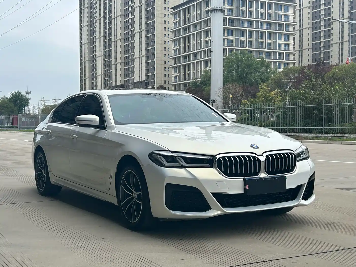 BMW 5 Series 2022 525Li M Sport Package фото 3