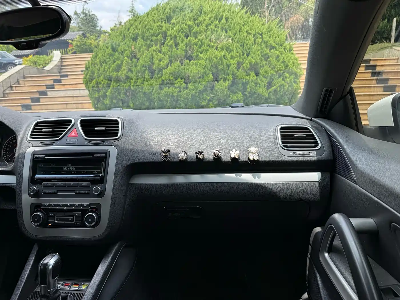 Volkswagen Scirocco 2011 2.0TSI Luxury фото 15
