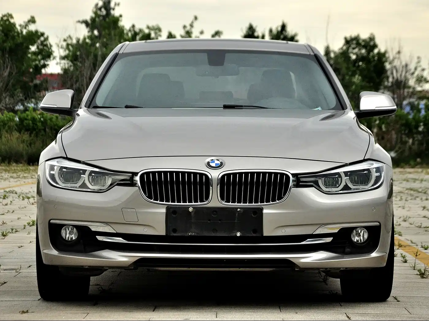 Photo 2 - BMW 3 Series
