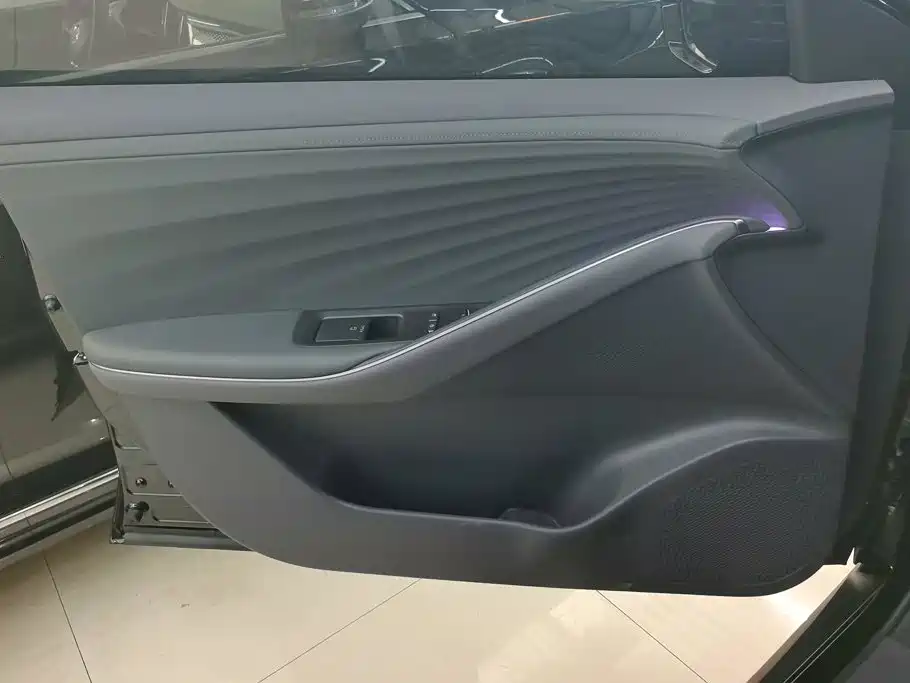 Nissan N6 2026 2025 Mid Configuration