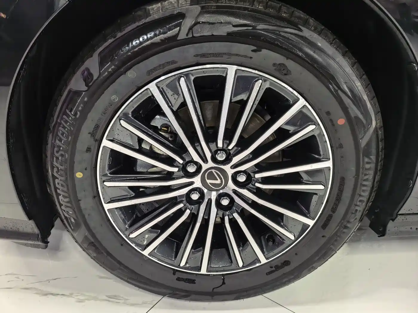 Lexus ES 2025 Model 300h Base Version фото 15