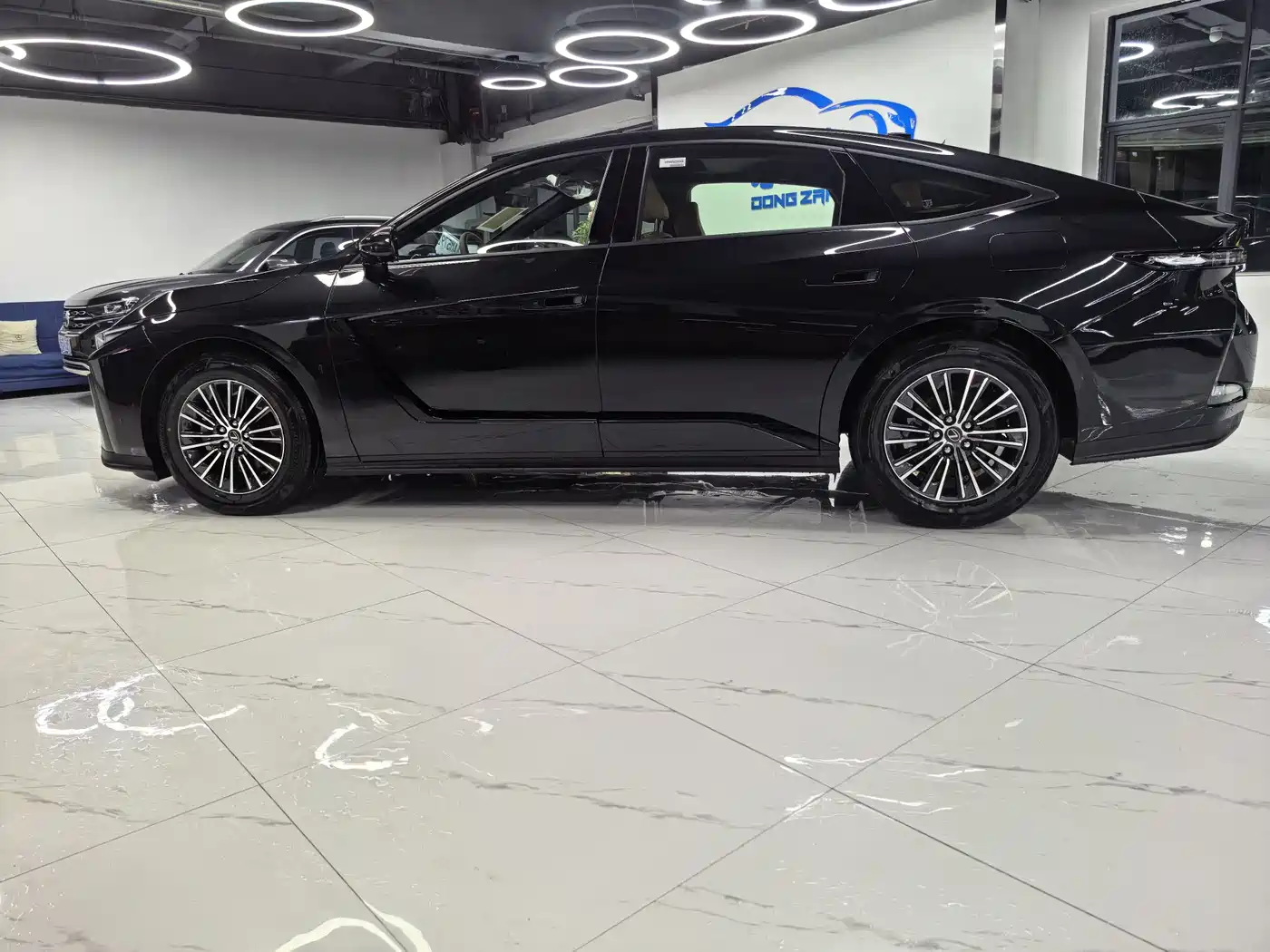 Lexus ES 2025 Model 300h Base Version фото 7