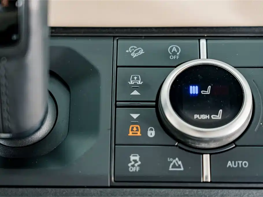 Land Rover Defender 2021 110 P400 Dark Special Edition фото 16