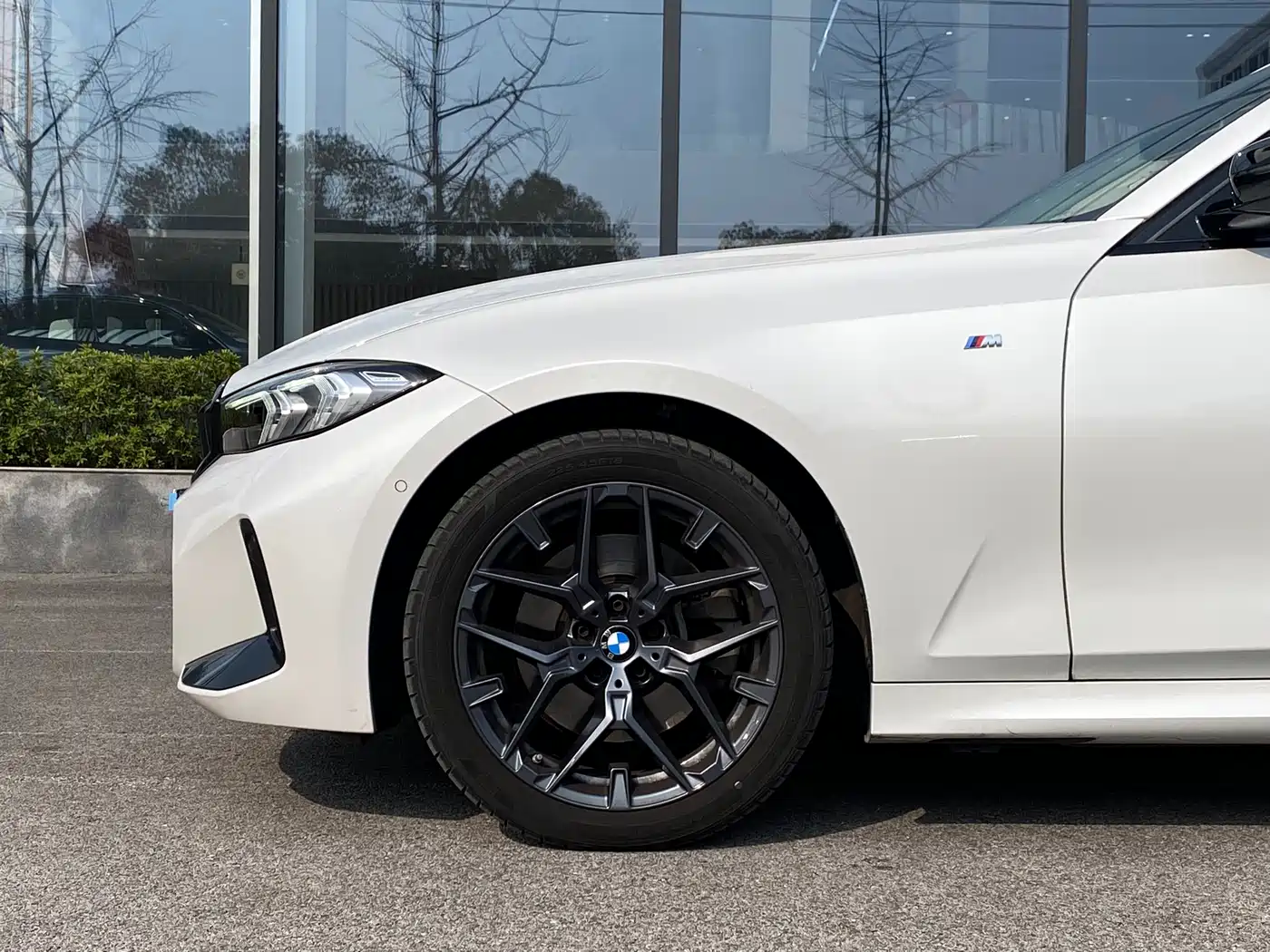 BMW 3 Series 2025 330Li M Sport Night Edition фото 5