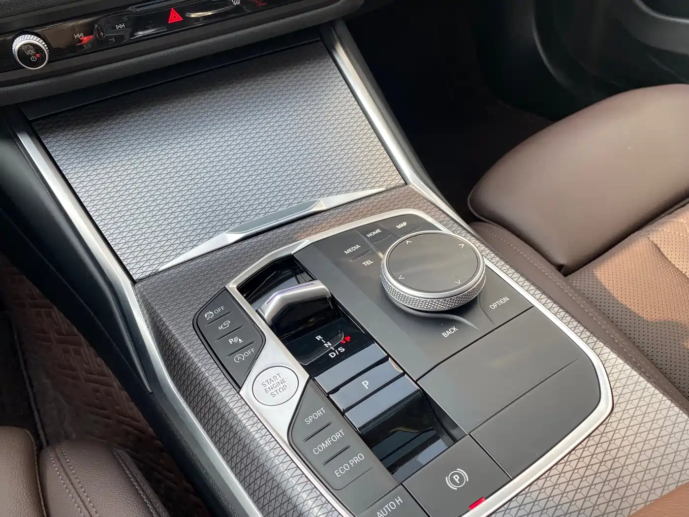 BMW 3 Series 2025 330Li M Sport Night Edition фото 17