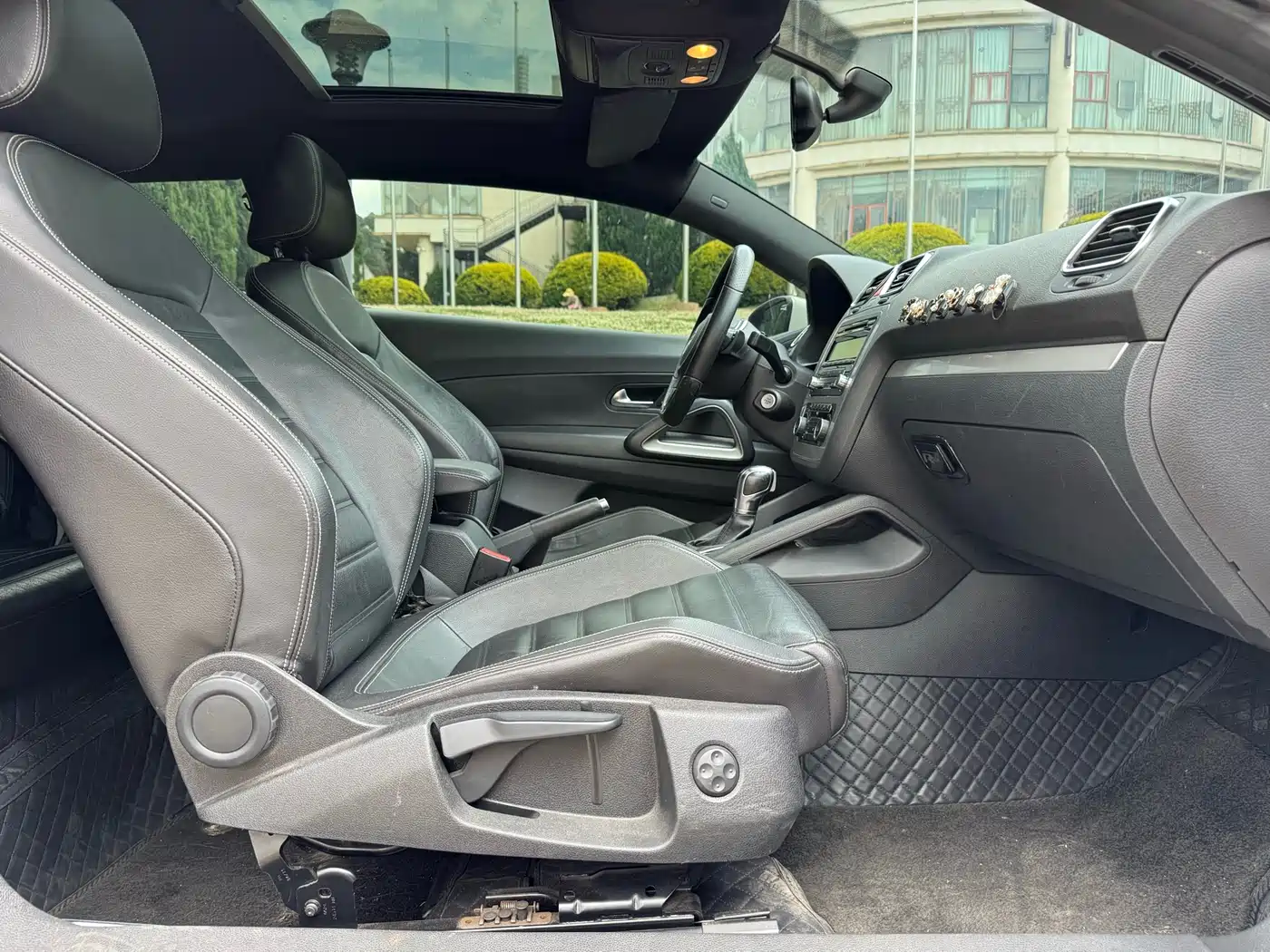 Volkswagen Scirocco 2011 2.0TSI Luxury фото 18