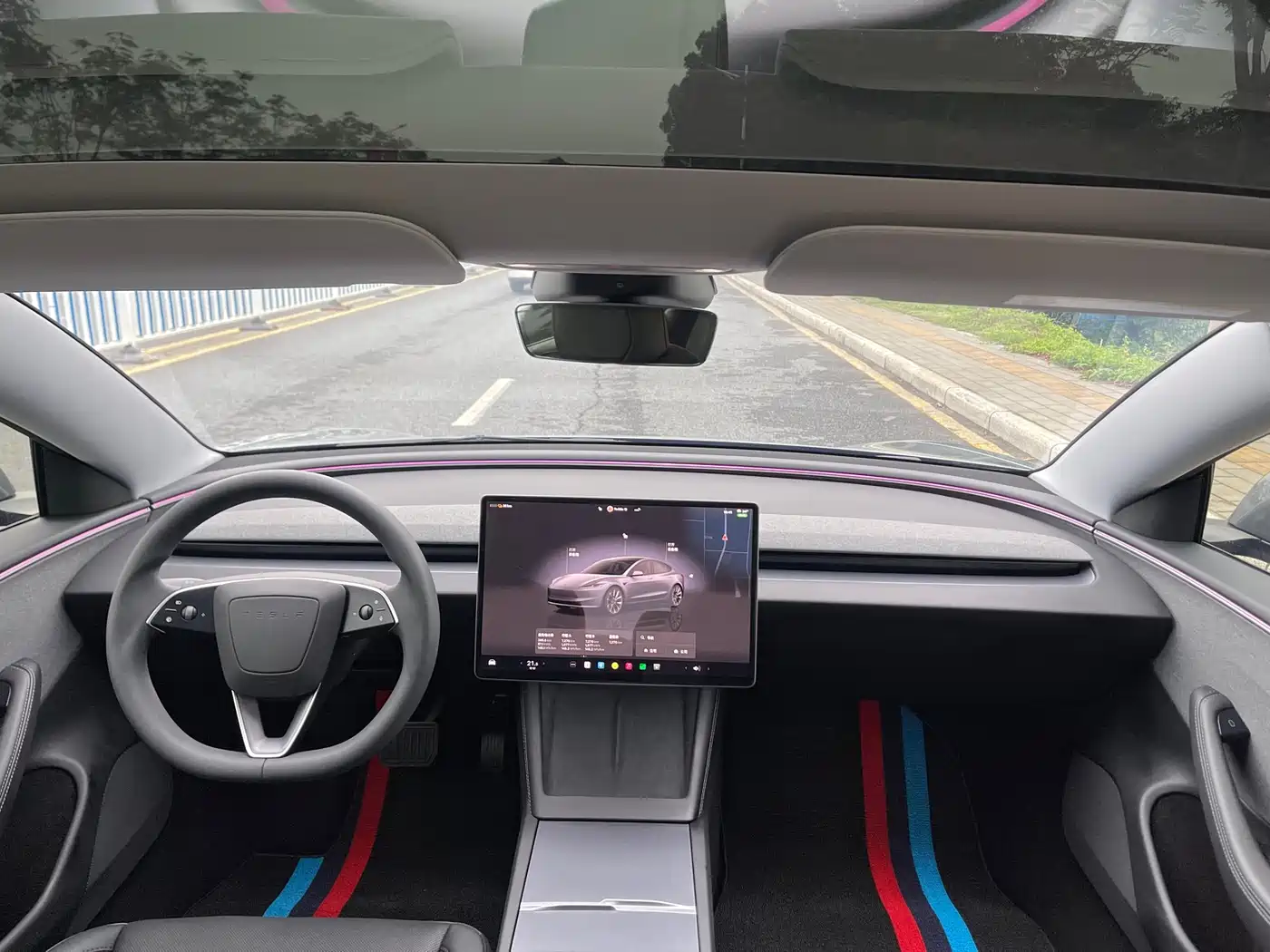 TESLA MODEL 3