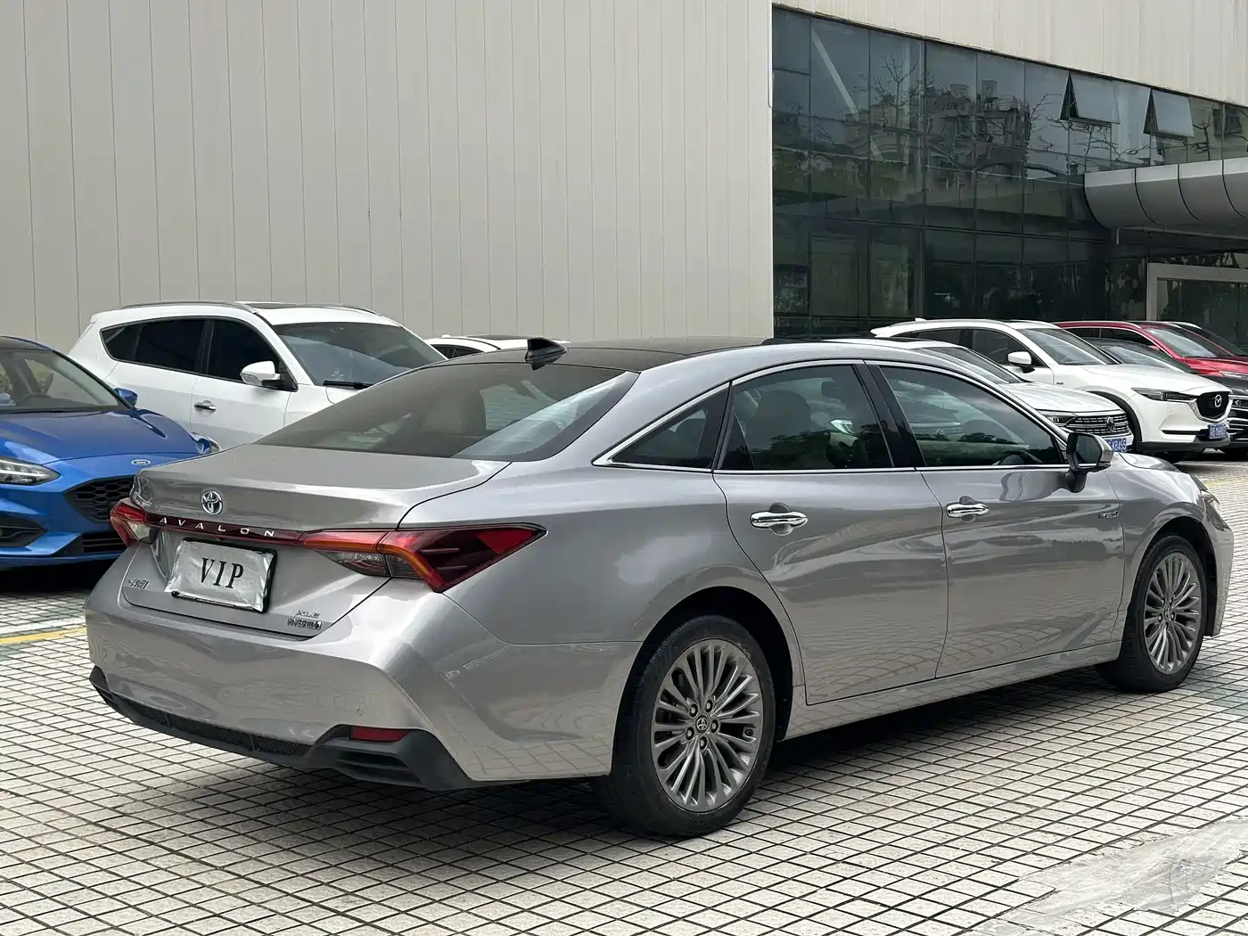 Toyota Avalon 2019 Hybrid 2.5L XLE Premium Edition China V фото 4