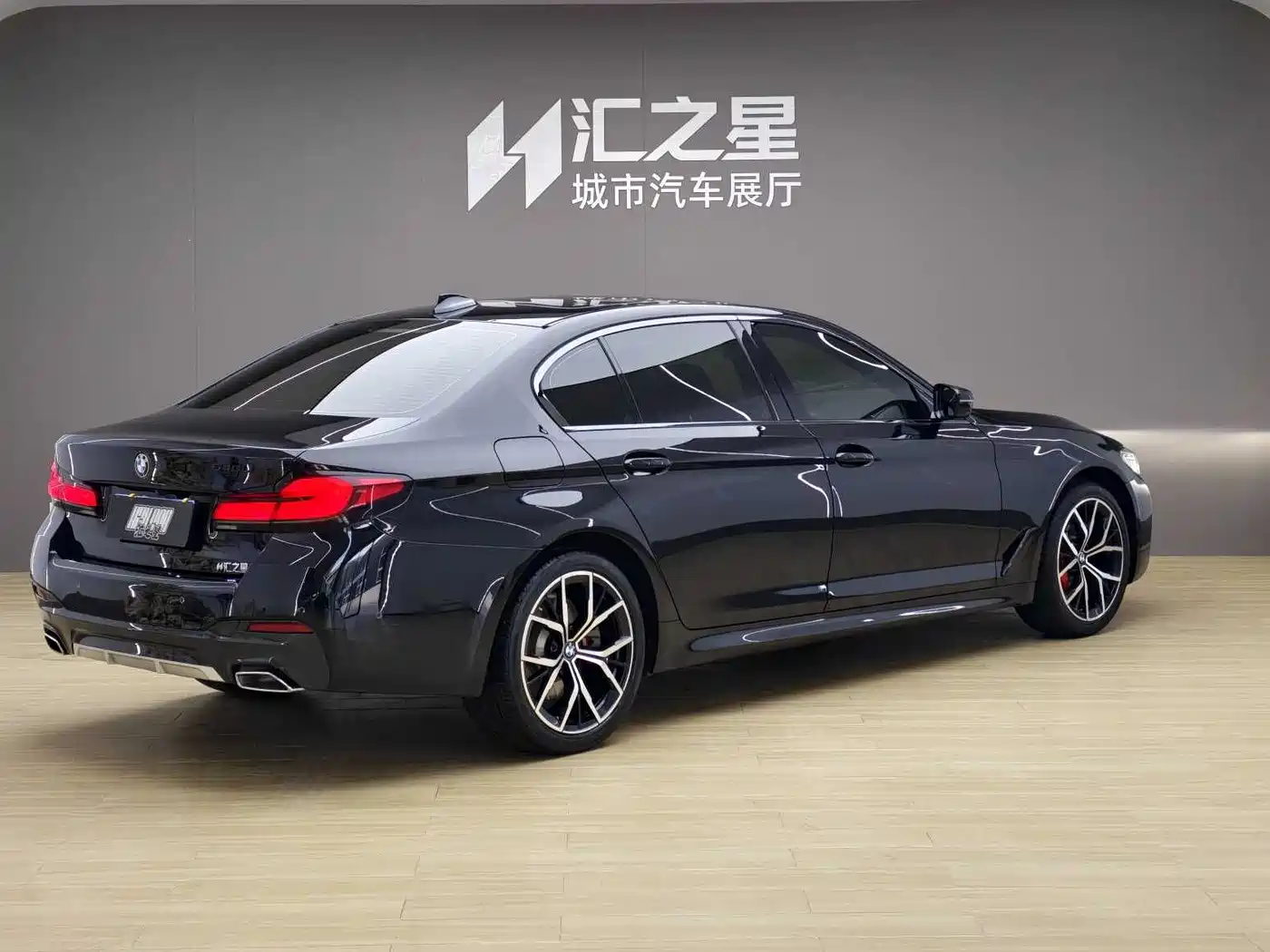 BMW 5 Series 2023 530Li Premium M Sport Package фото 3