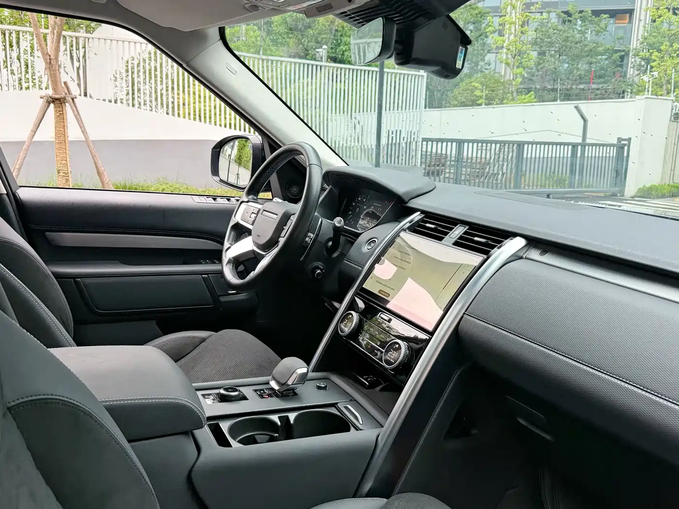 Land Rover Discovery 2021 360PS R-Dynamic SE фото 7