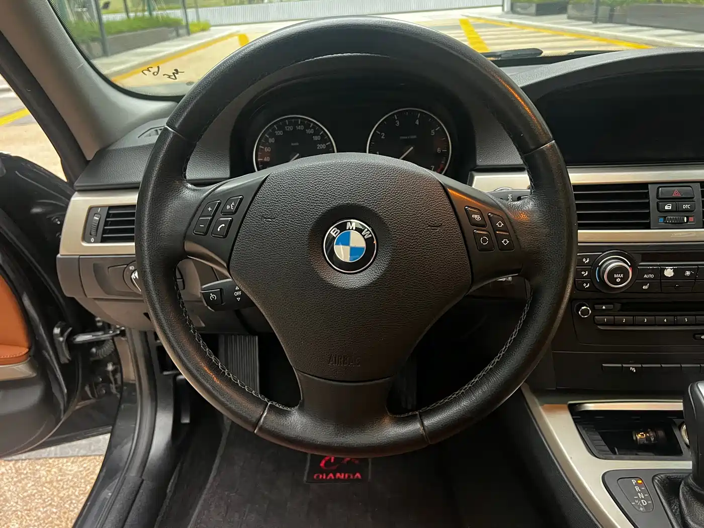 BMW 3 Series 2010 2011 320i Luxury