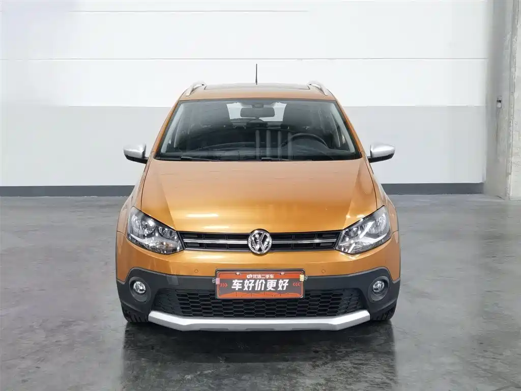 Volkswagen Polo 2016 1.6L Cross Polo Automatic фото 3