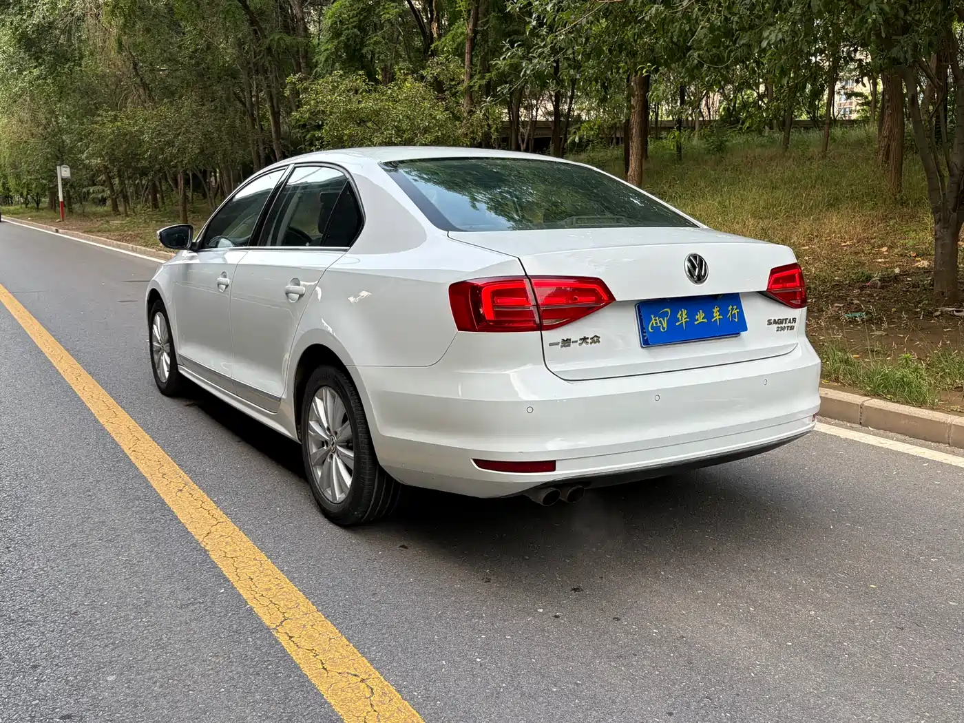 Volkswagen Sagitar 2015 230TSI Automatic Comfort фото 10