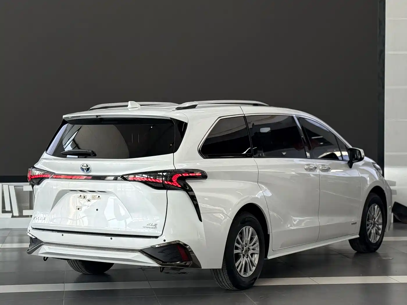 Toyota Sienna 2021 2.5L Hybrid Comfort Edition фото 5