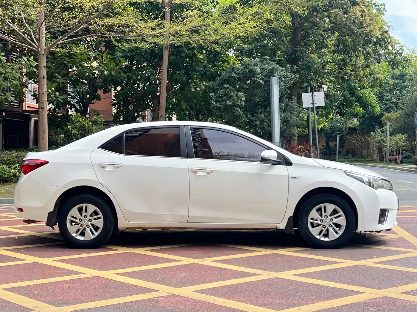 Toyota Corolla 2017 Facelift 1.6L S-CVT GL фото 4