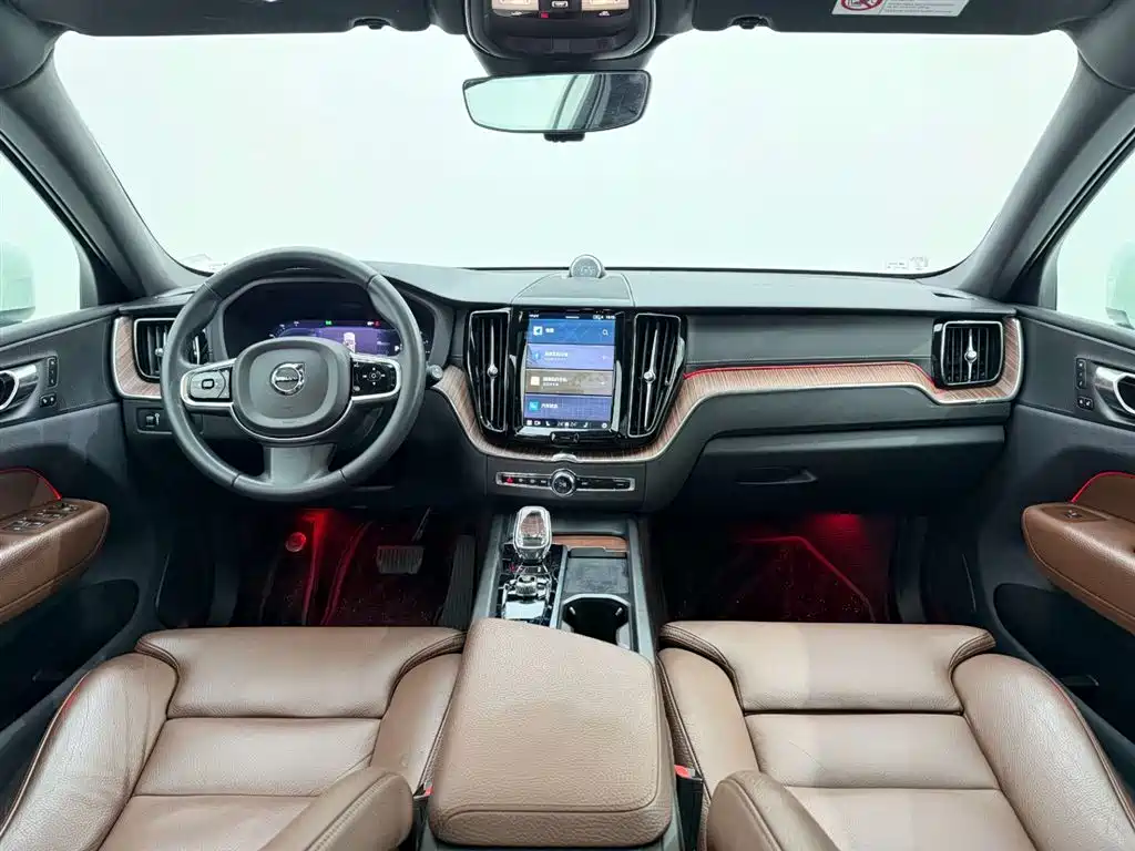 Фото 24 - Volvo XC60