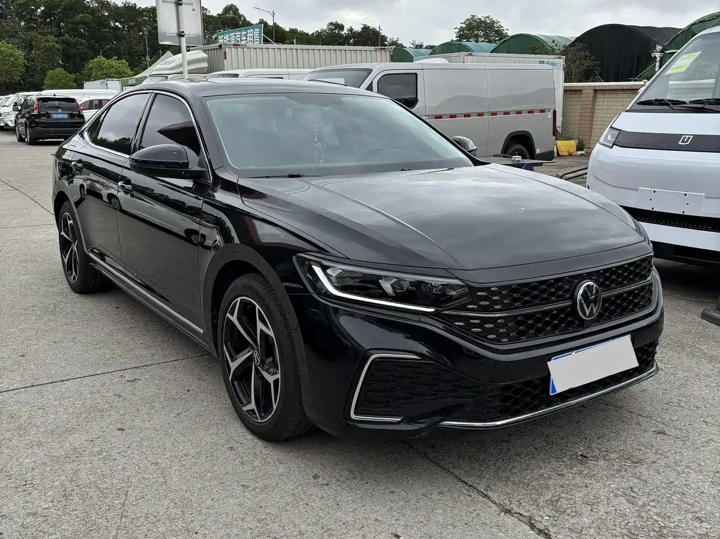 Volkswagen Passat 2025 Outstanding 380TSI Starlight Dragon Soaring Edition фото 2