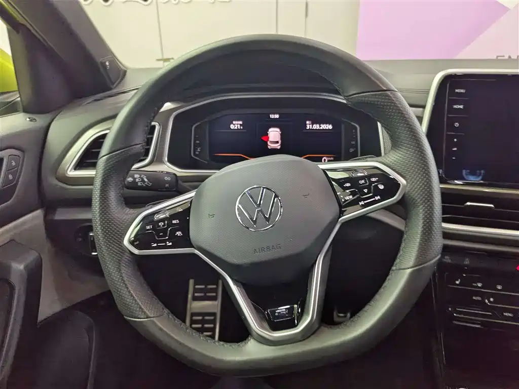 VOLKSWAGEN T-ROC EXPLORING SONGS
