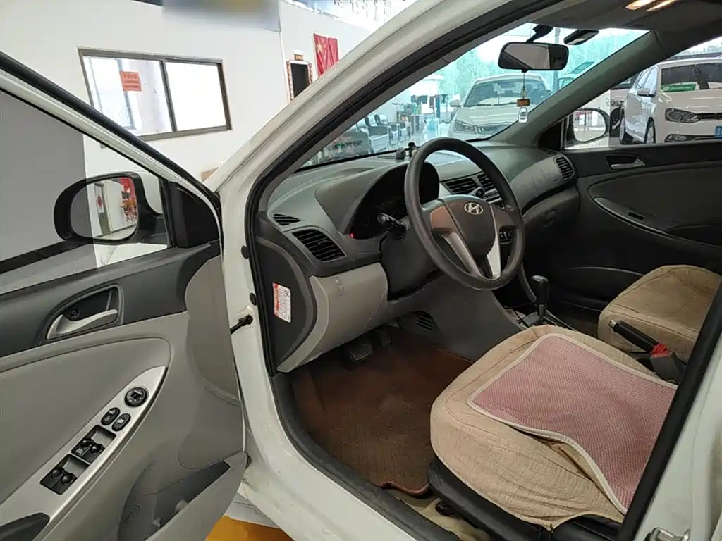Hyundai Verna 2014 1.4L Automatic Smart GLS фото 16