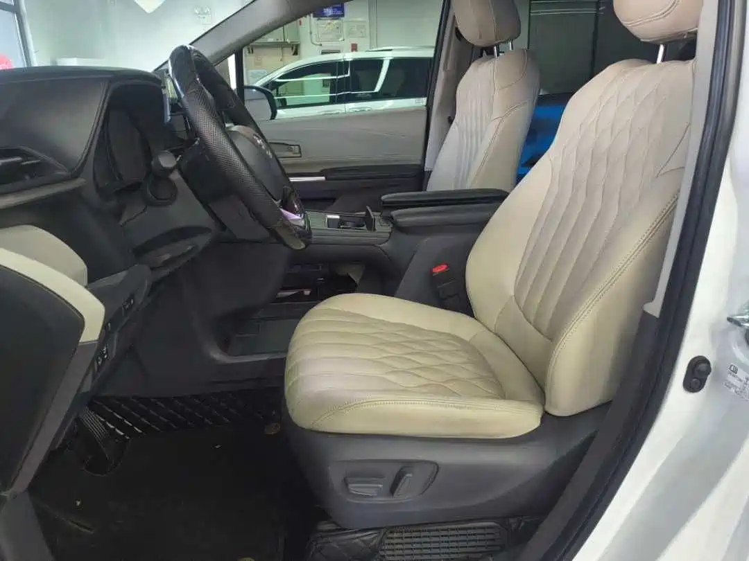Toyota Sienna 2023 2.5L Hybrid Comfort Edition фото 23