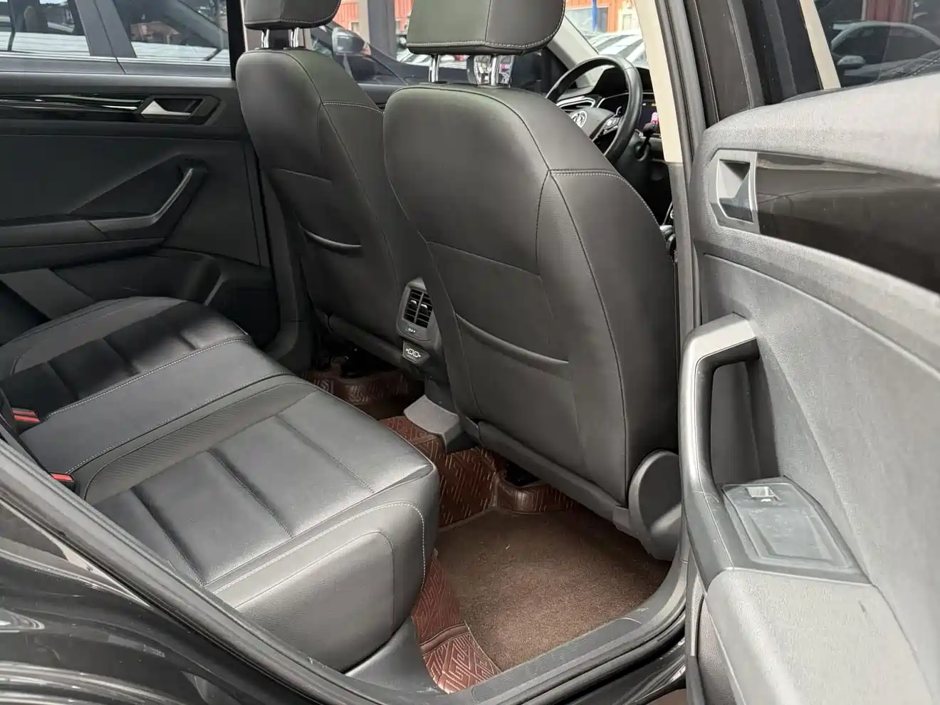 Volkswagen T-Roc, миниатюра 18