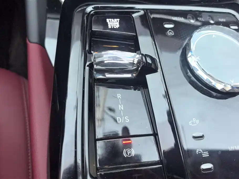 BMW 5 Series 2025 530Li Premium M Sport Package фото 16