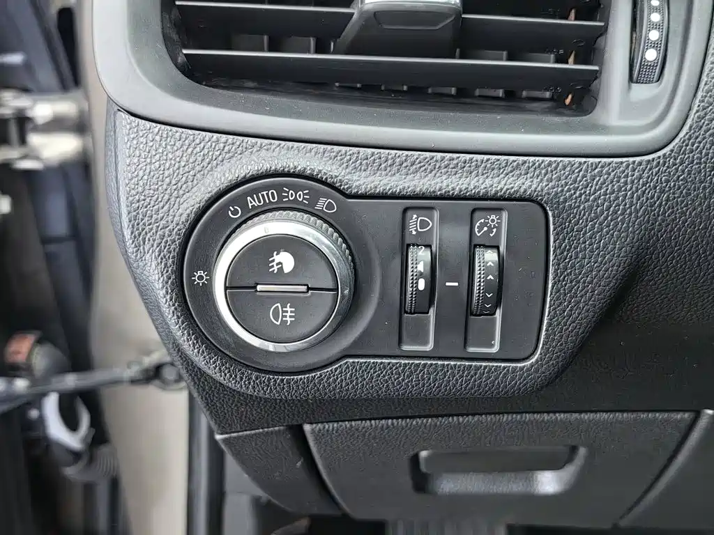Фото 21 - Buick Envision Plus