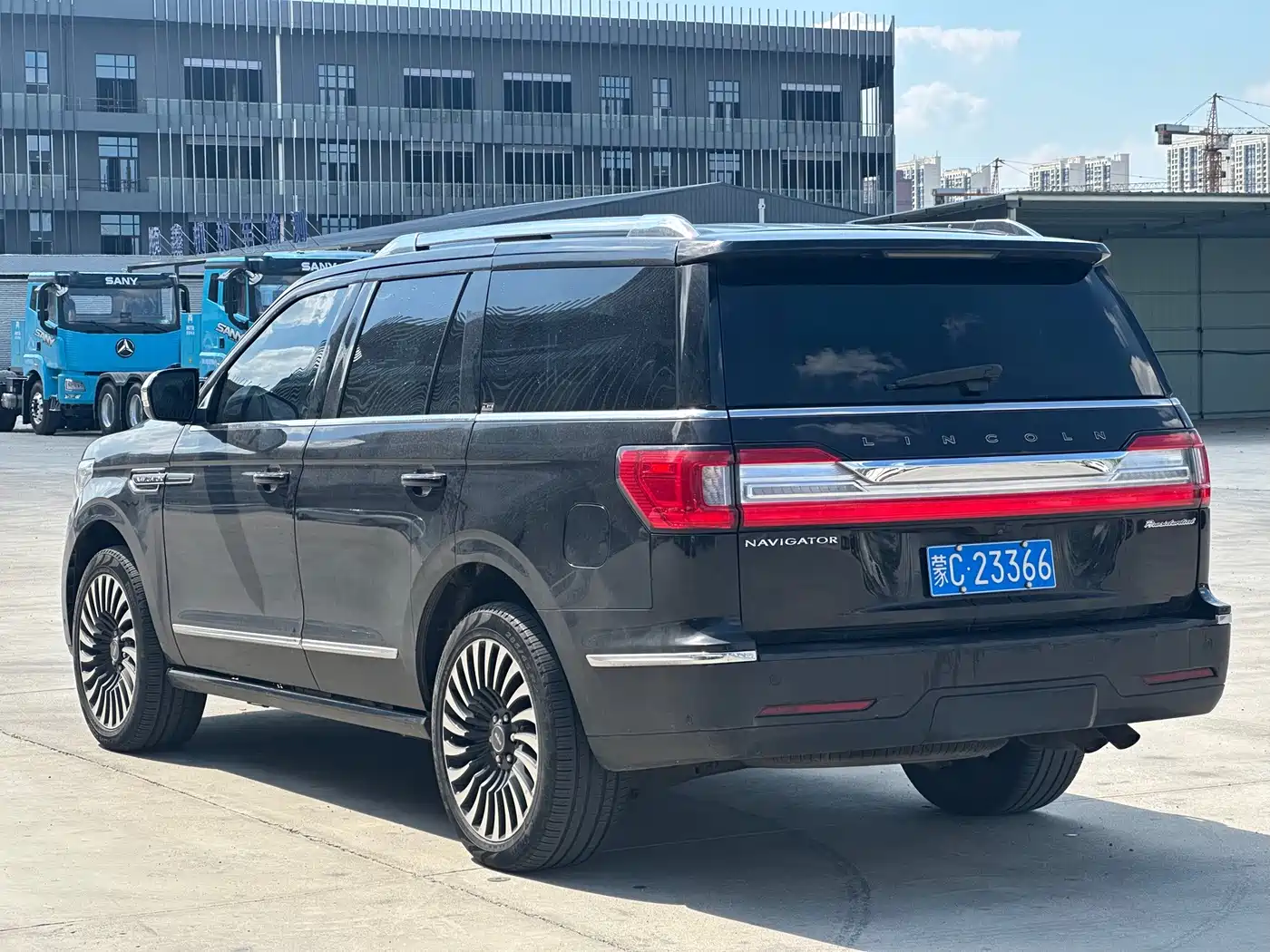 Фото 8 - Lincoln Navigator
