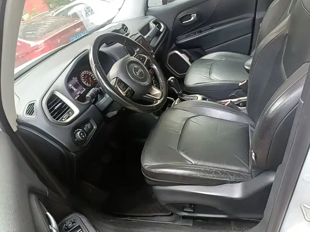 صورة 15 - Jeep Renegade