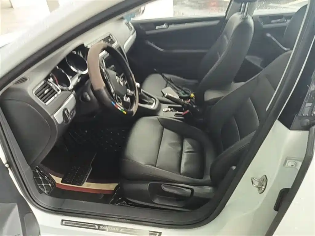 Volkswagen Sagitar 2018 1.6L Automatic Comfort фото 11