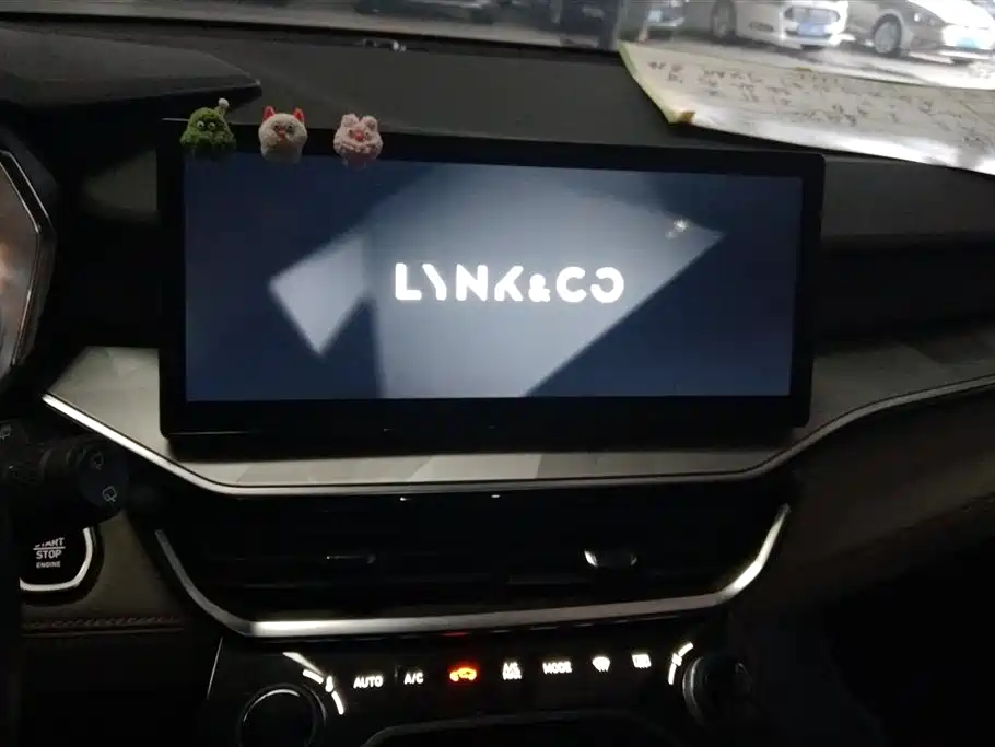 Lynk & Co 06 EM-P 2022 PHEV 84KM Range Pro фото 13